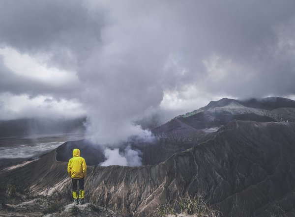 Où peut-on trouver une location de vacances en Islande avec des cours de cuisine traditionnelle et des excursions pour observer les volcans?